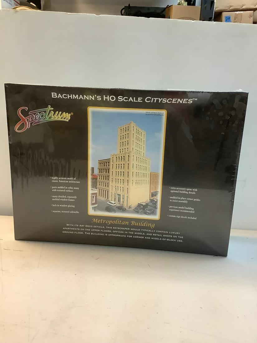 Sealed Spectrum Bachmann's Ho Scale CityScences Metropolitan Building (1 of 1)