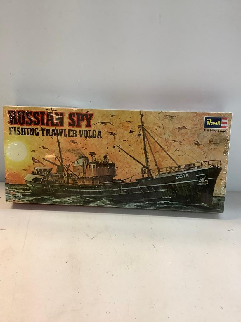 Sealed 1970 Revell Russian Spy Fishing Trawler Volga: Sealed 1970 Revell Russian Spy Fishing Trawler Volga