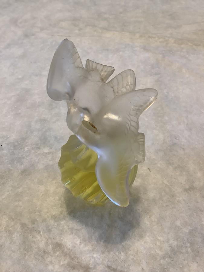 Lalique like 2 Dove perfume bottle (1 of 3)