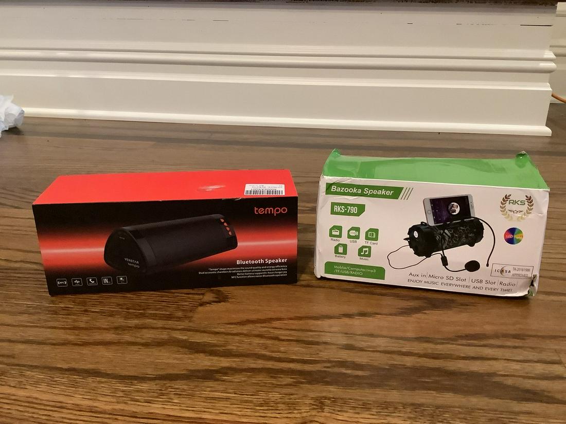Lot of 2 Tempo Bluetooth speaker and a bazooka speaker: Lot of 2 Tempo Bluetooth speaker and a bazooka speaker