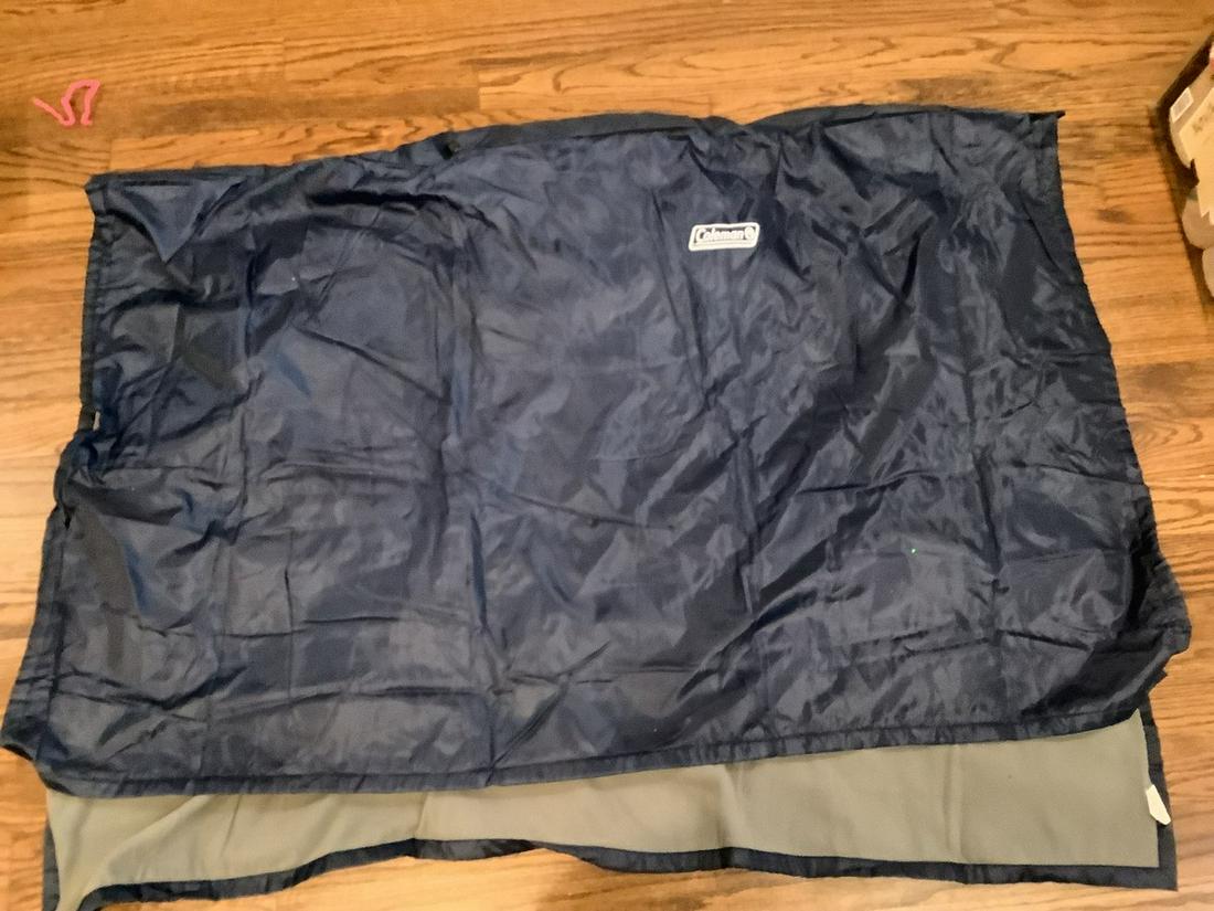 Coleman NY Yankees lined polyester poncho, one size fits all, folds into a bag (1 of 3)