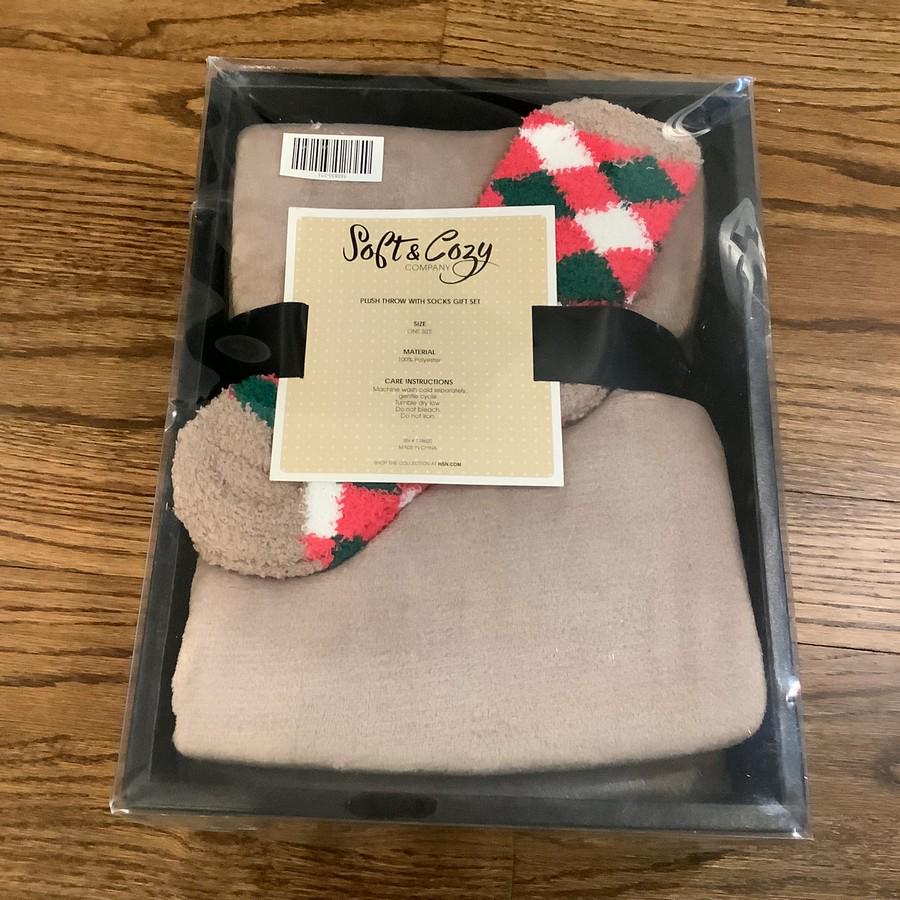Soft and Cozy Beige plush throw w/socks Gift set: Soft and Cozy Beige plush throw w/socks Gift set