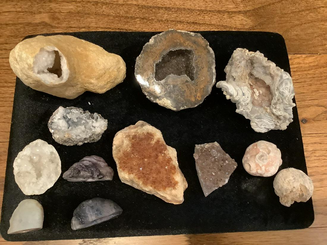 Beautiful Lot of Geodes: Beautiful Lot of Geodes