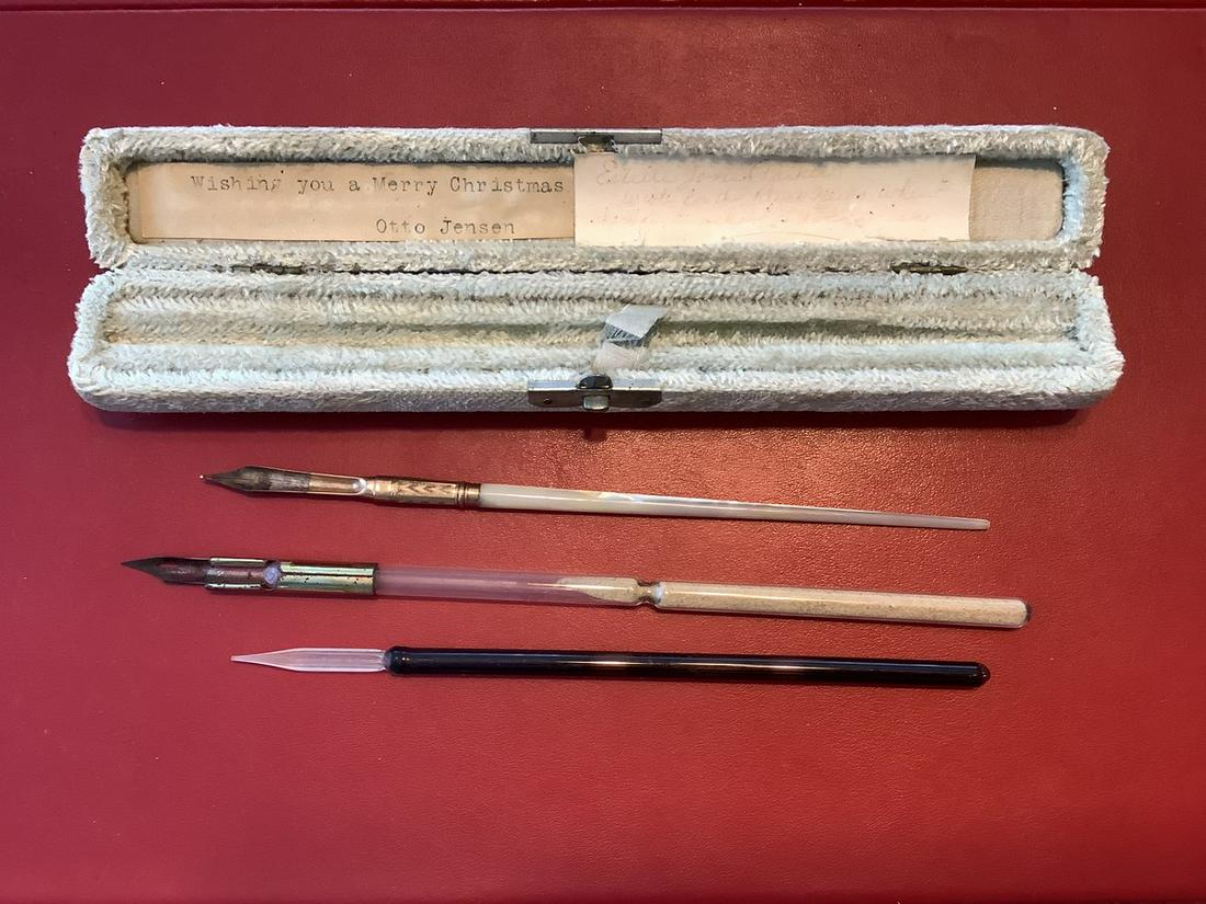3 Vintage ink well pens calligraphy w/case: 3 Vintage ink well pens calligraphy w/case