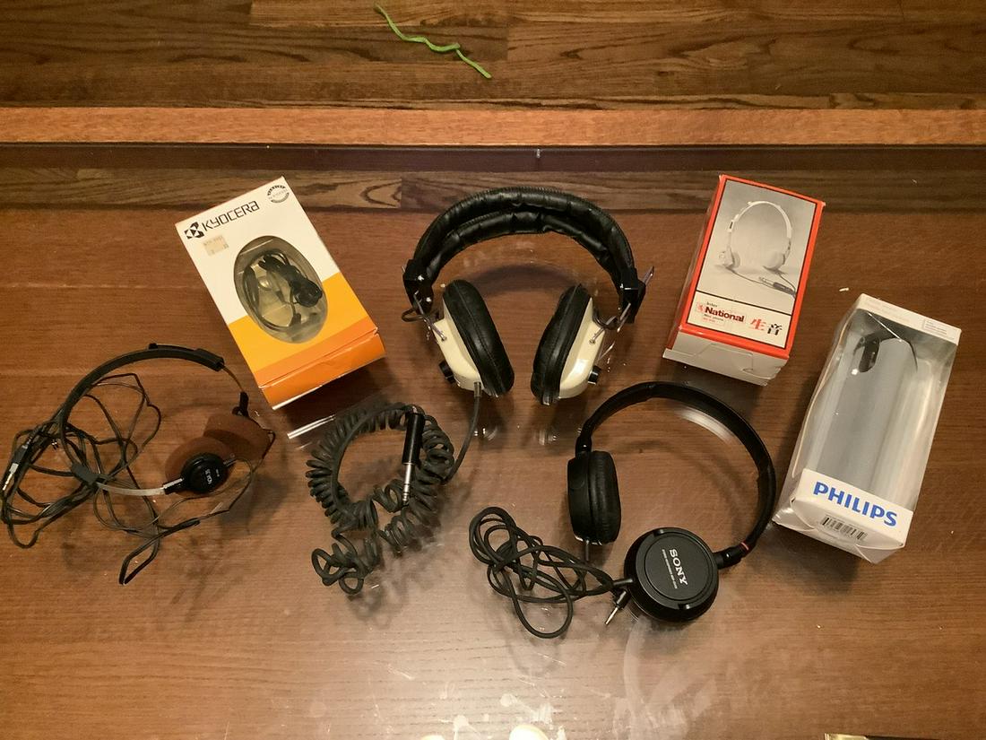SONY headphones Philips mobile speaker, 2 Panasonic microphones and headphones (1 of 1)