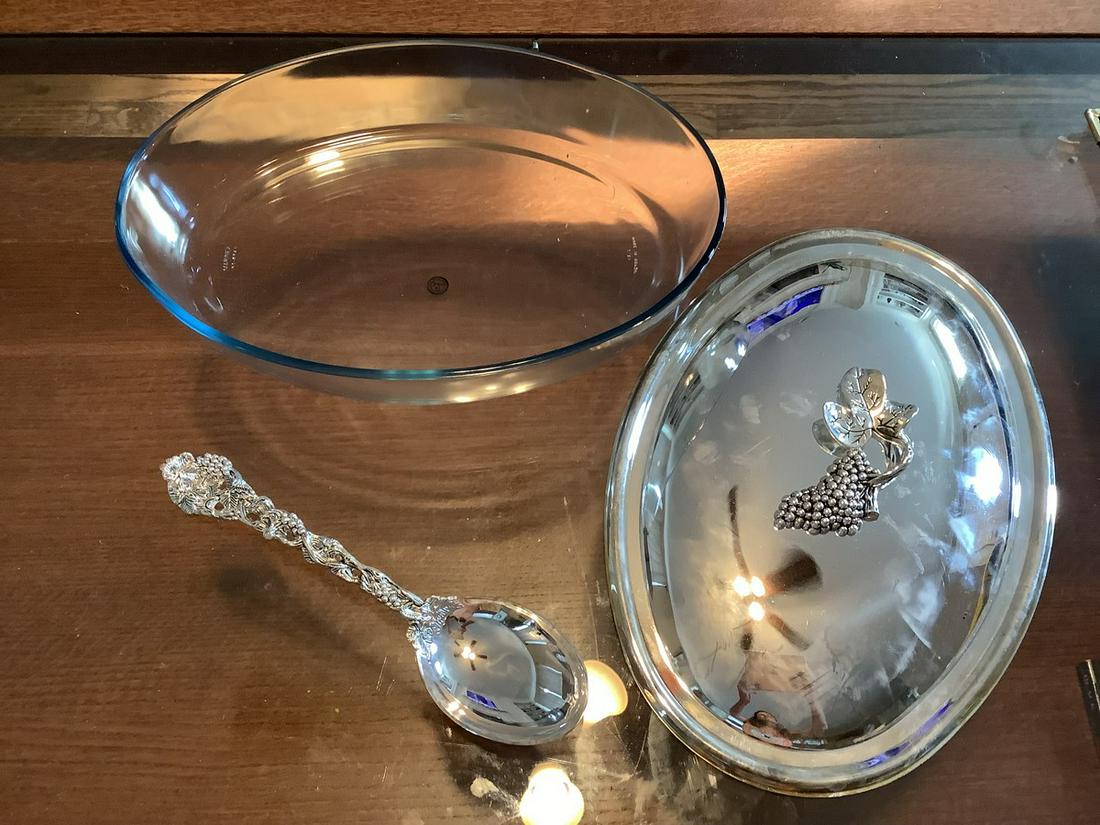 3 Quart Oval Covered Casserole with serving spoon by Godinger (1 of 1)