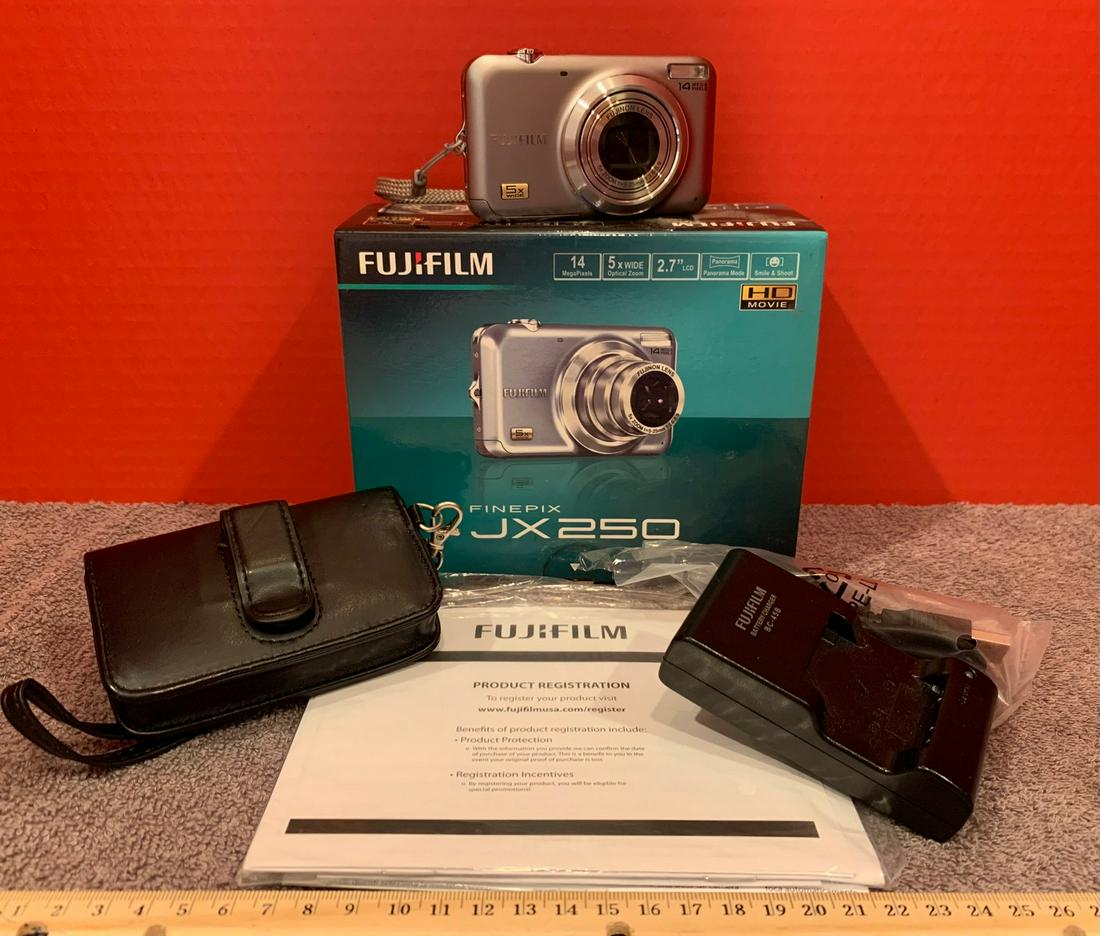 Fuji Film Digital Camera, JX 250 FinePix, condition unknown (1 of 1)
