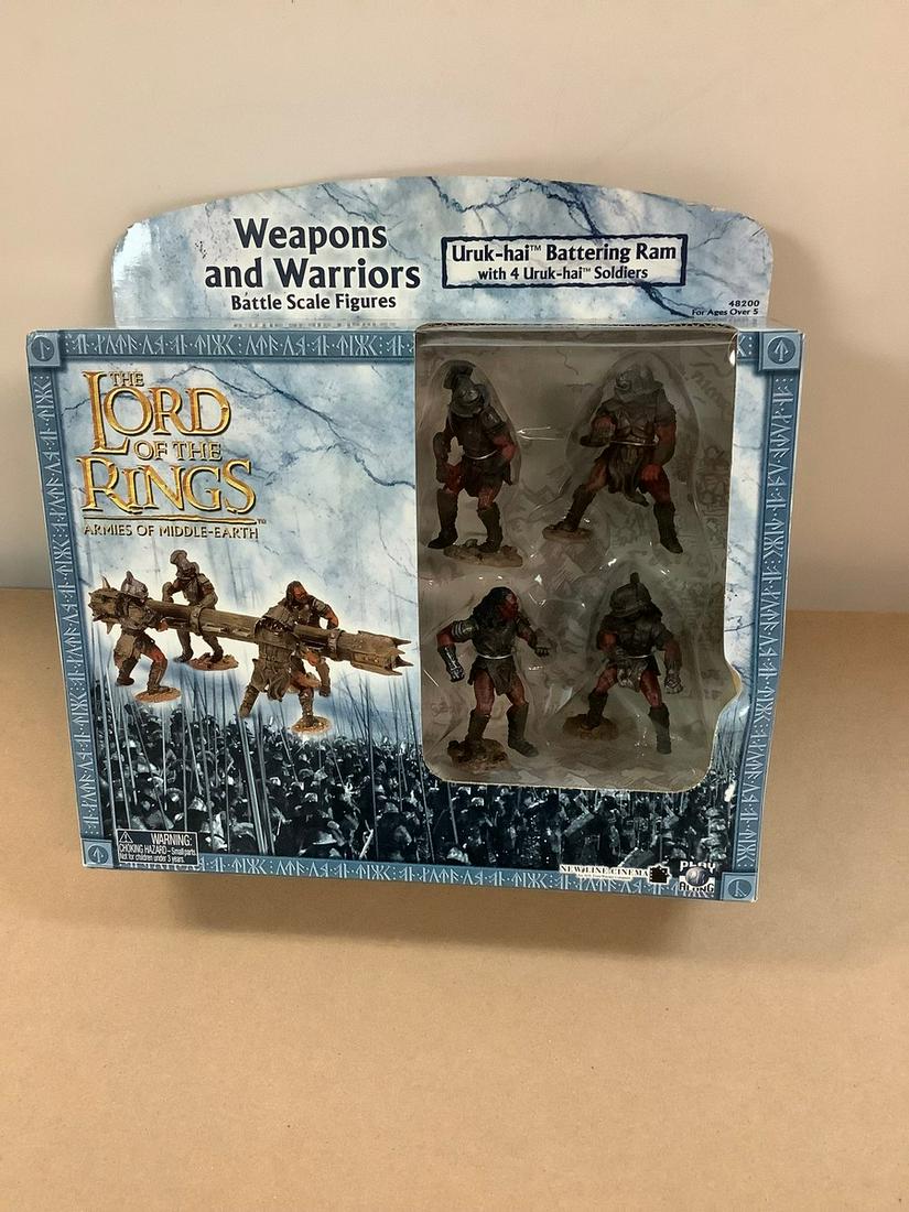The Lords of the Rings Weapons and Warriors Battle Scale Figures Uruk-hai Battering Ram with 4 (1 of 1)