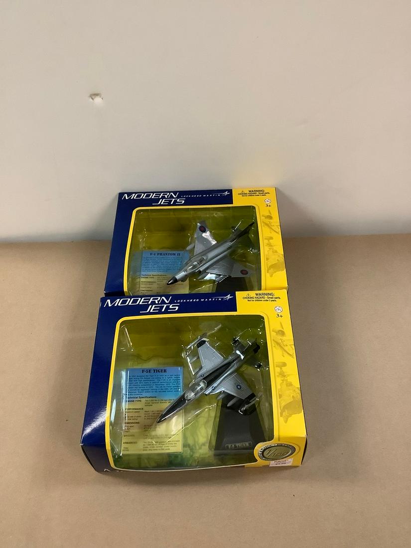 Lot of 2 Motor Max Modern Jets Lockheed Martin Die Cast Metal & Plastic F-4 Phantom II and F-5E (1 of 1)