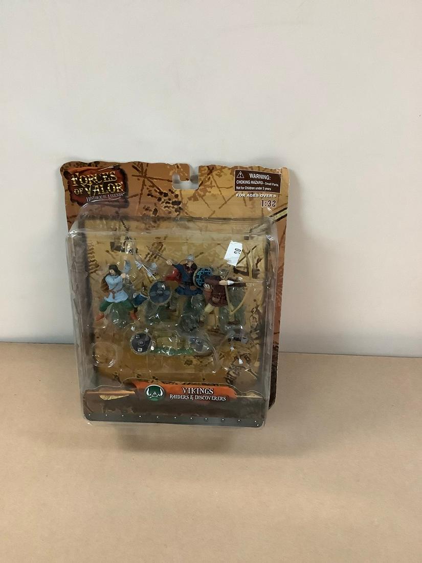 Forces of Valor Vikings Raiders & Discoveries 1:32 NIB: Forces of Valor Vikings Raiders & Discoveries 1:32 NIB
