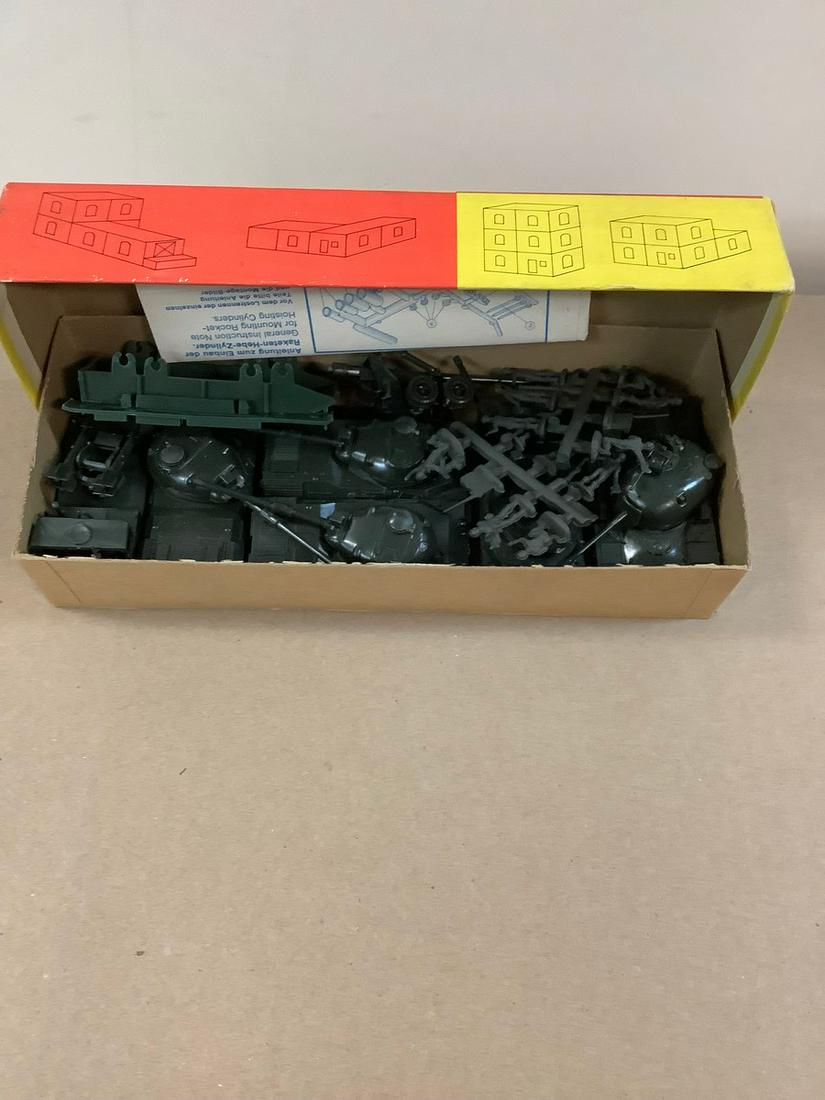 Lot of Mini Tanks and Soldiers (1 of 1)