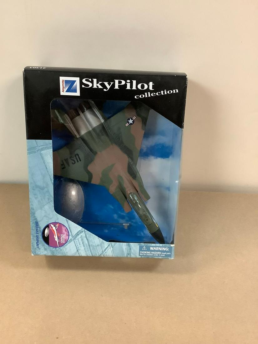 New Ray Sky Pilot Collection Die-Cast Fighter Jet 1:72 NIB (1 of 1)