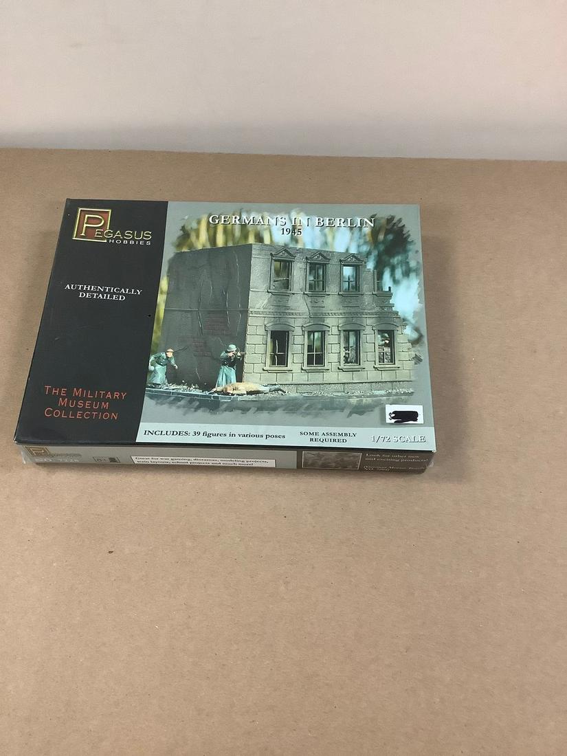 Sealed Pegasus Hobbies German In Berlin 1945 Model Kit 1/72 Scale (1 of 1)