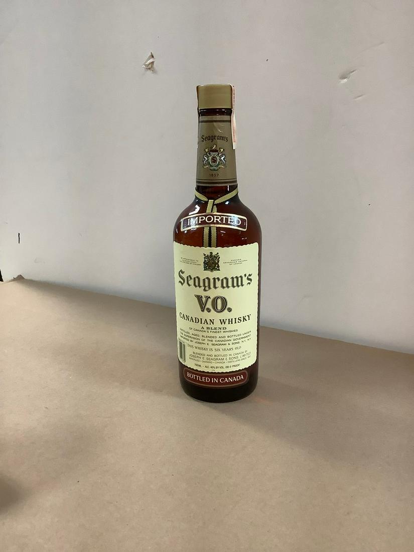 Sealed 1982 Seagram's V.O. Canadian Whisky 750ml: Sealed 1982 Seagram's V.O. Canadian Whisky 750ml