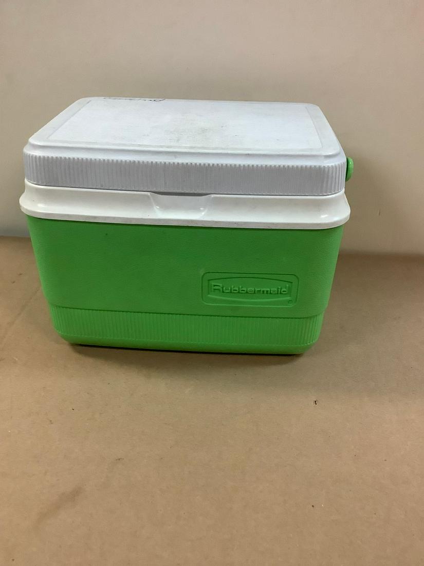 Rubbermaid Personal Cooler 7x9 (1 of 1)