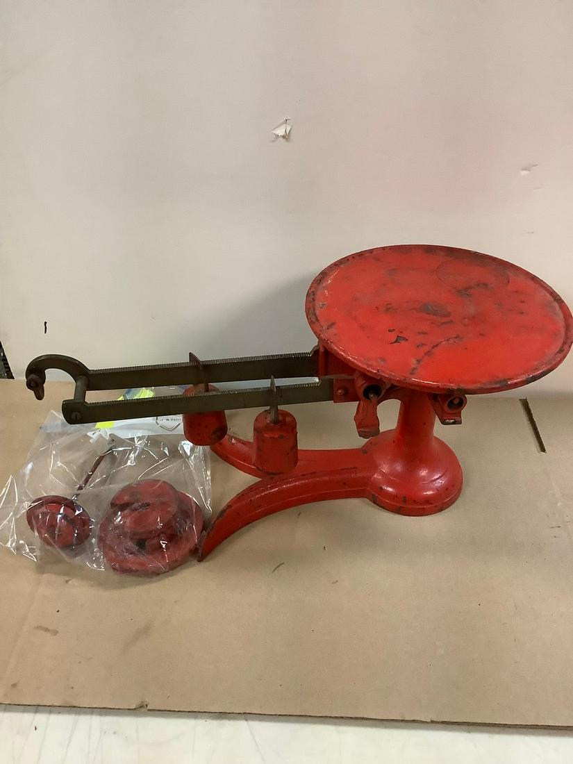 Vintage Metal Scale (1 of 1)