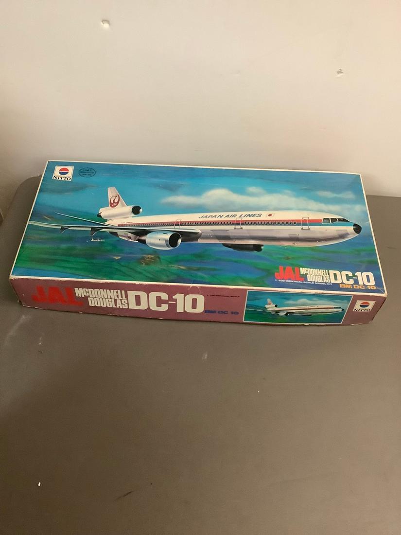 Vintage Nitto JAL McDonnell Douglas DC-10 1/100 Scale Model Kit (1 of 1)