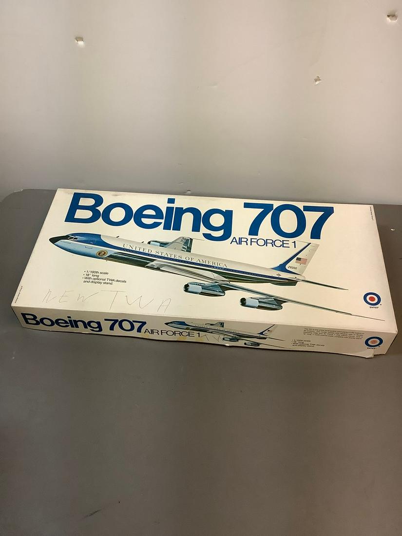 Vintage Entex Boeing 707 Airforce 1 1/100th Scale Model Kit (1 of 1)