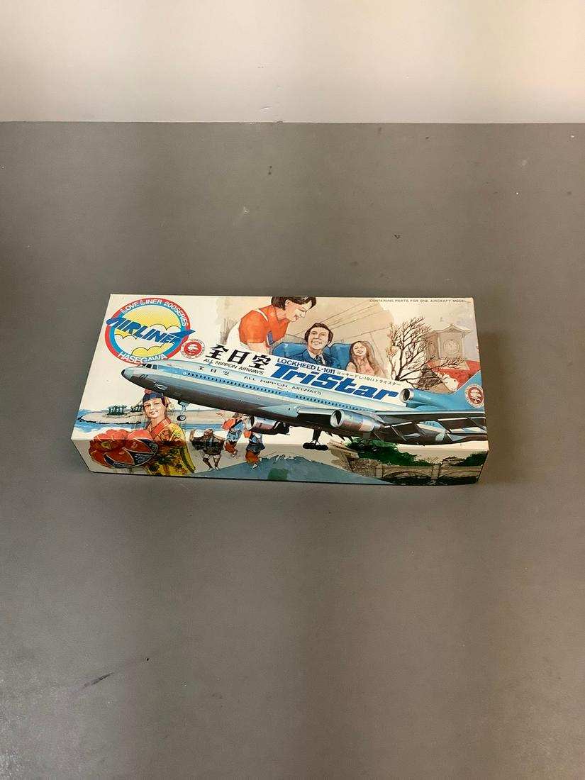 Vintage LoveLiner Lockheed L-1011 Tristar Model Kit (1 of 1)