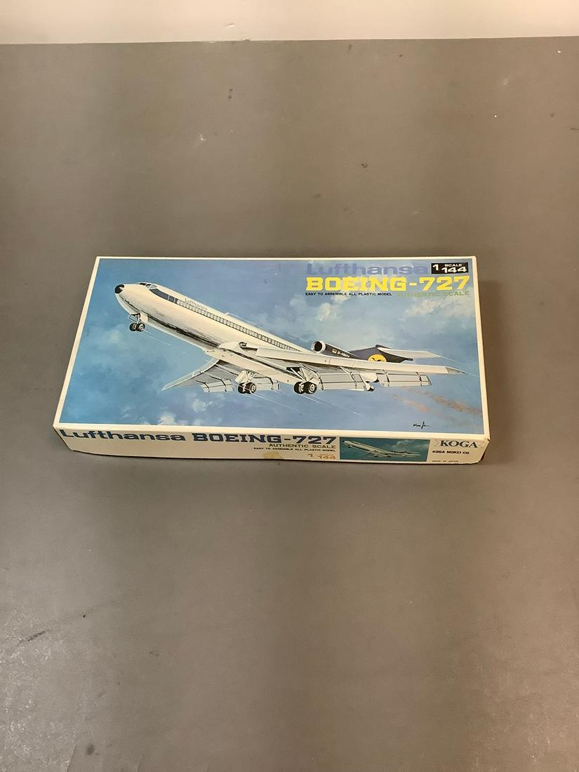 Vintage Koga Lufthansa Boeing-727 1/144 Scale Model Kit (1 of 1)