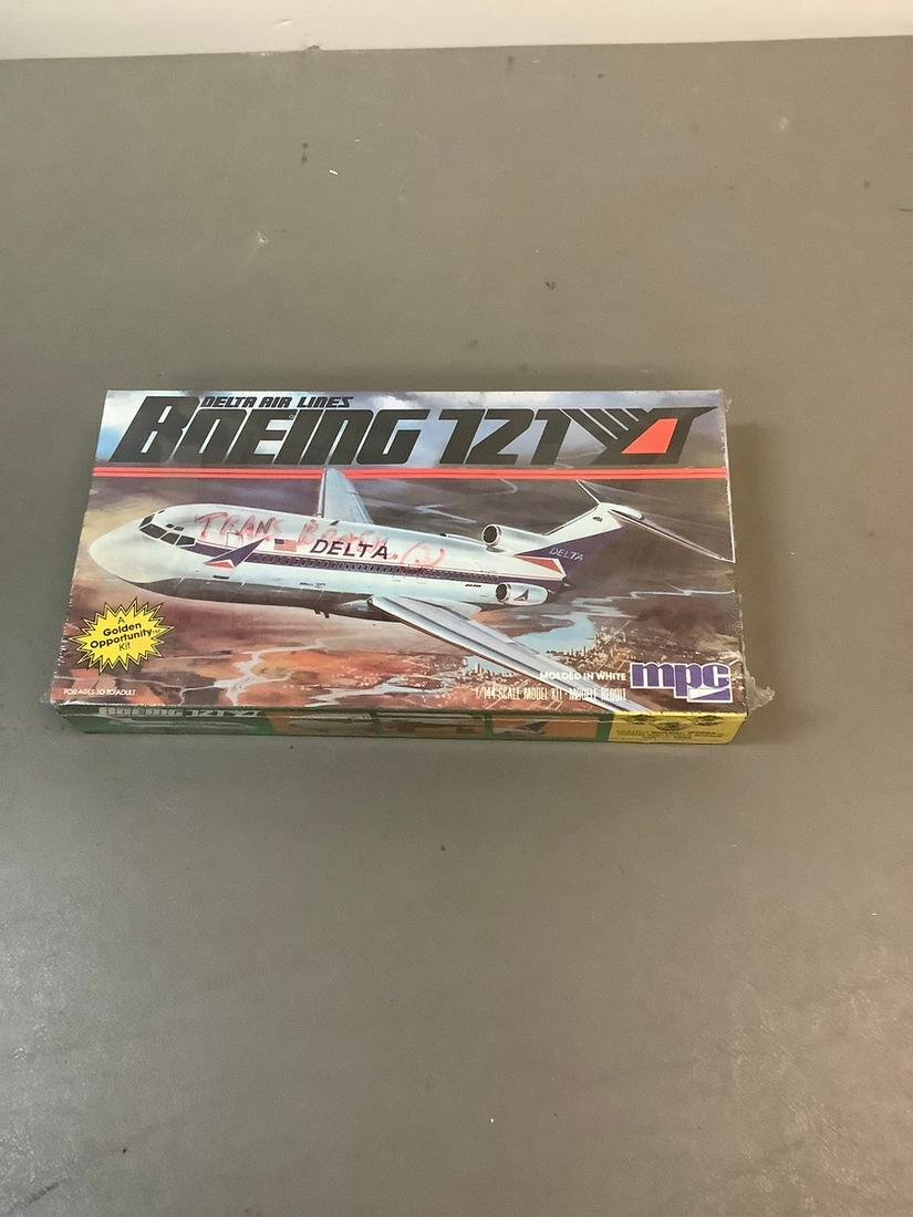 Sealed Delta Air Lines Boeing 721 1/144 Scale Model Kit (1 of 1)