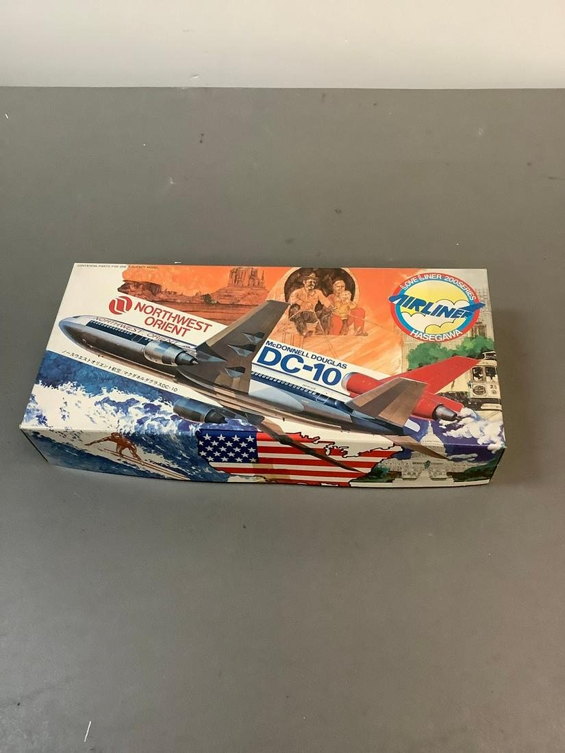 Vintage Hasegawa Northwest Orient McDonnell Douglas DC-10 1/200 Scale Model Kit (1 of 1)