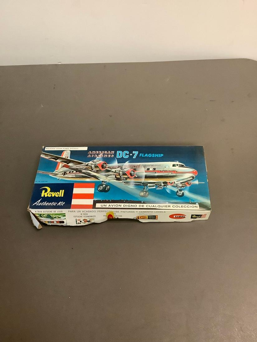 Vintage Revell American Airlines DC-7 Flagship Model Kit (1 of 1)