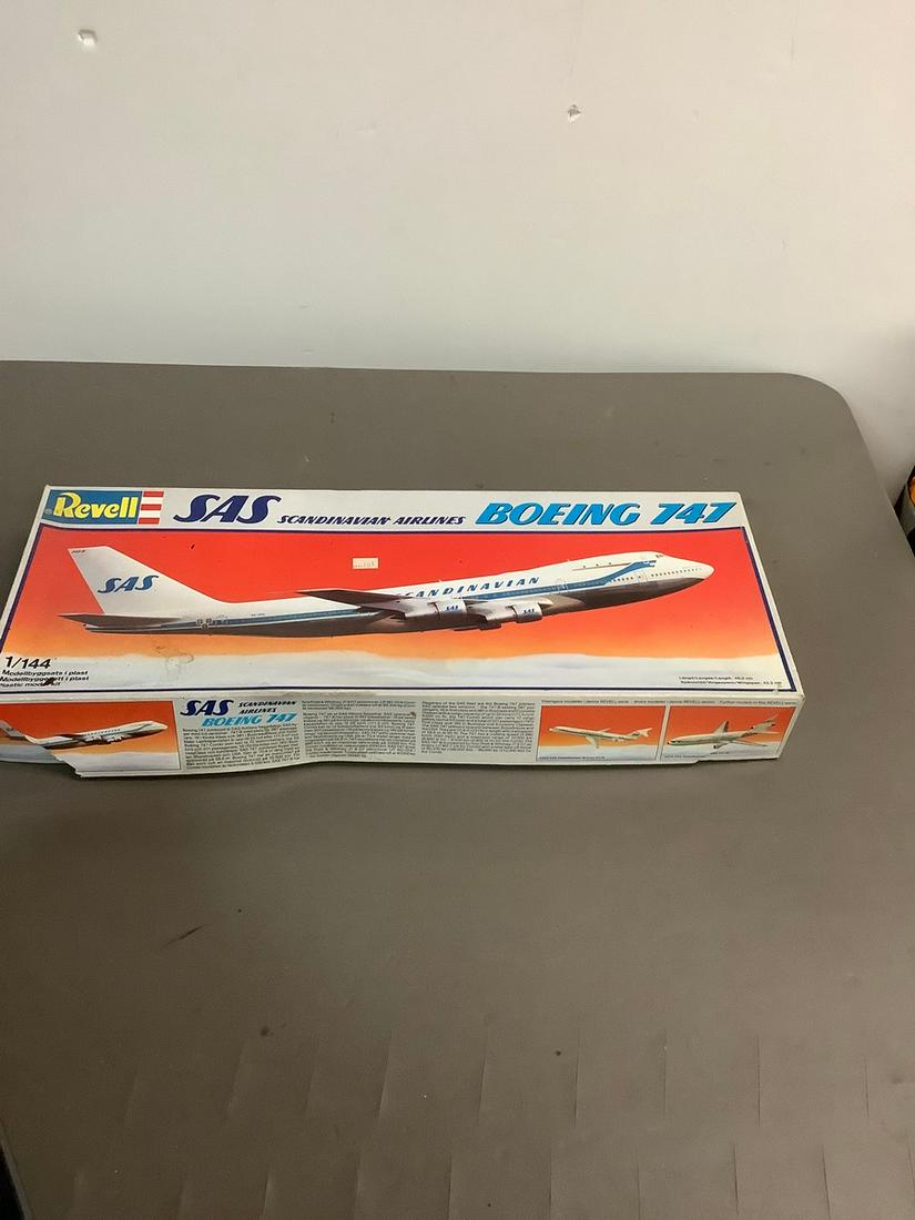 JN Model kits Review: Revell 1/144 Boeing 747-200 SAS cutaway