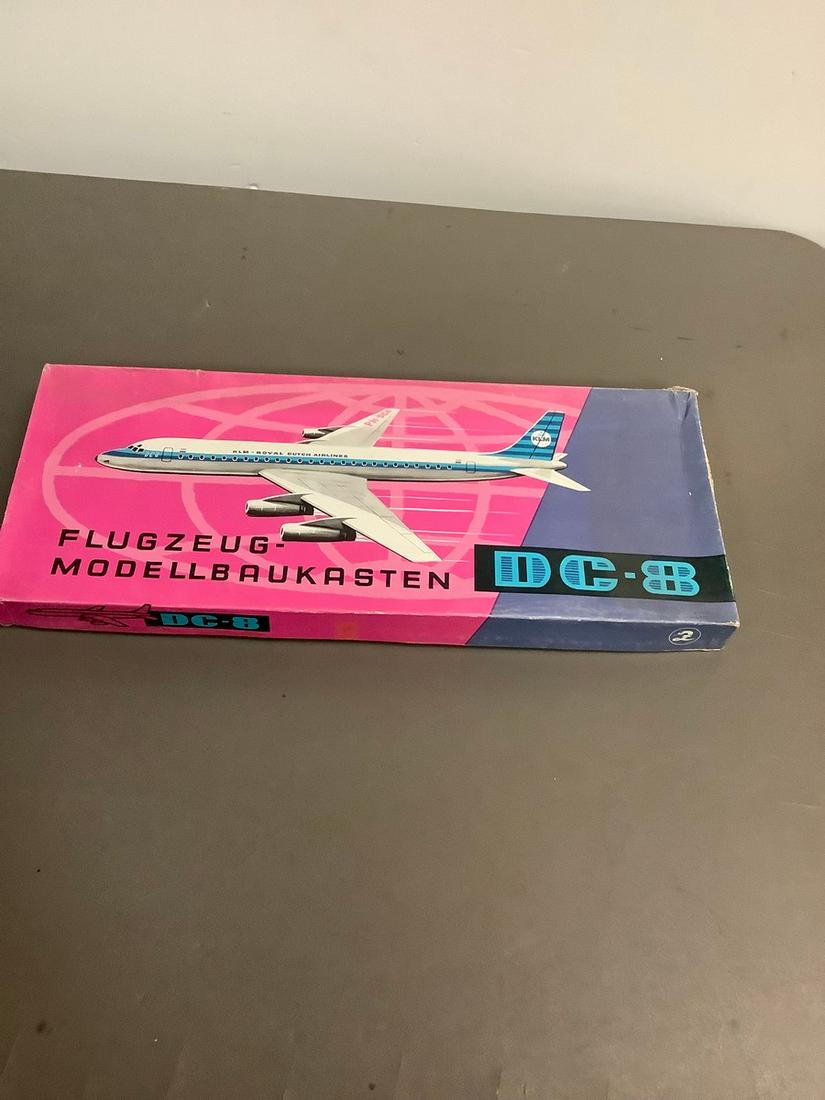 Vintage Flugzeug Modellbaukasten DC-8 Model Kit: Vintage Flugzeug Modellbaukasten DC-8 Model Kit