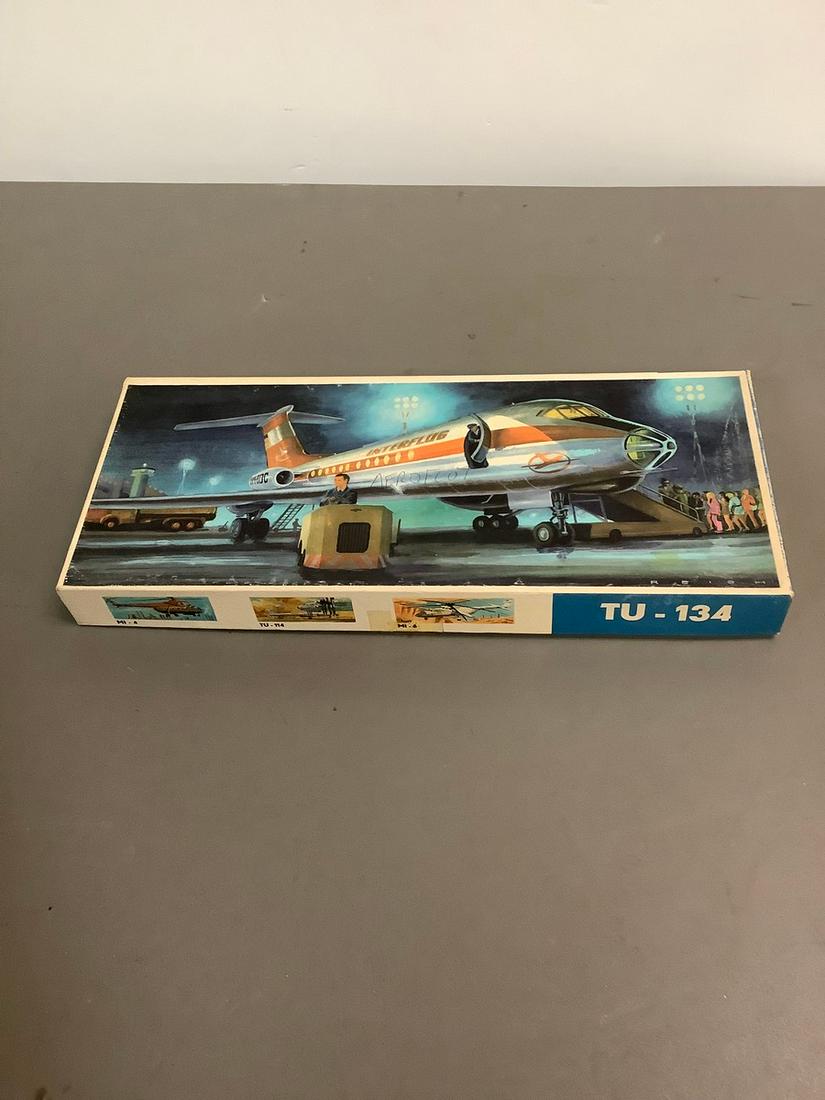 Vintage Tu-134 Flugzeug Modellbaukasten Airplane Model Kit: Vintage Tu-134 Flugzeug Modellbaukasten Airplane Model Kit