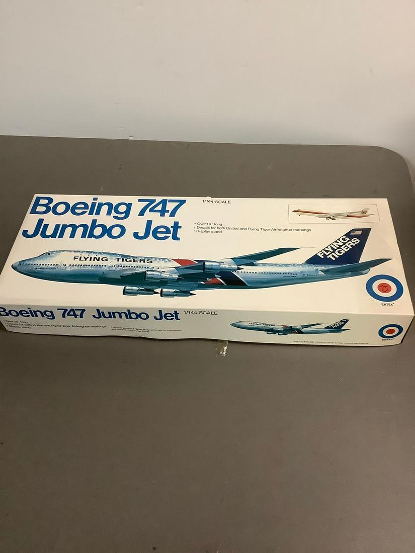 Vintage Boeing 747 Jumbo Jet 1/144 Scale Model Kit (1 of 1)