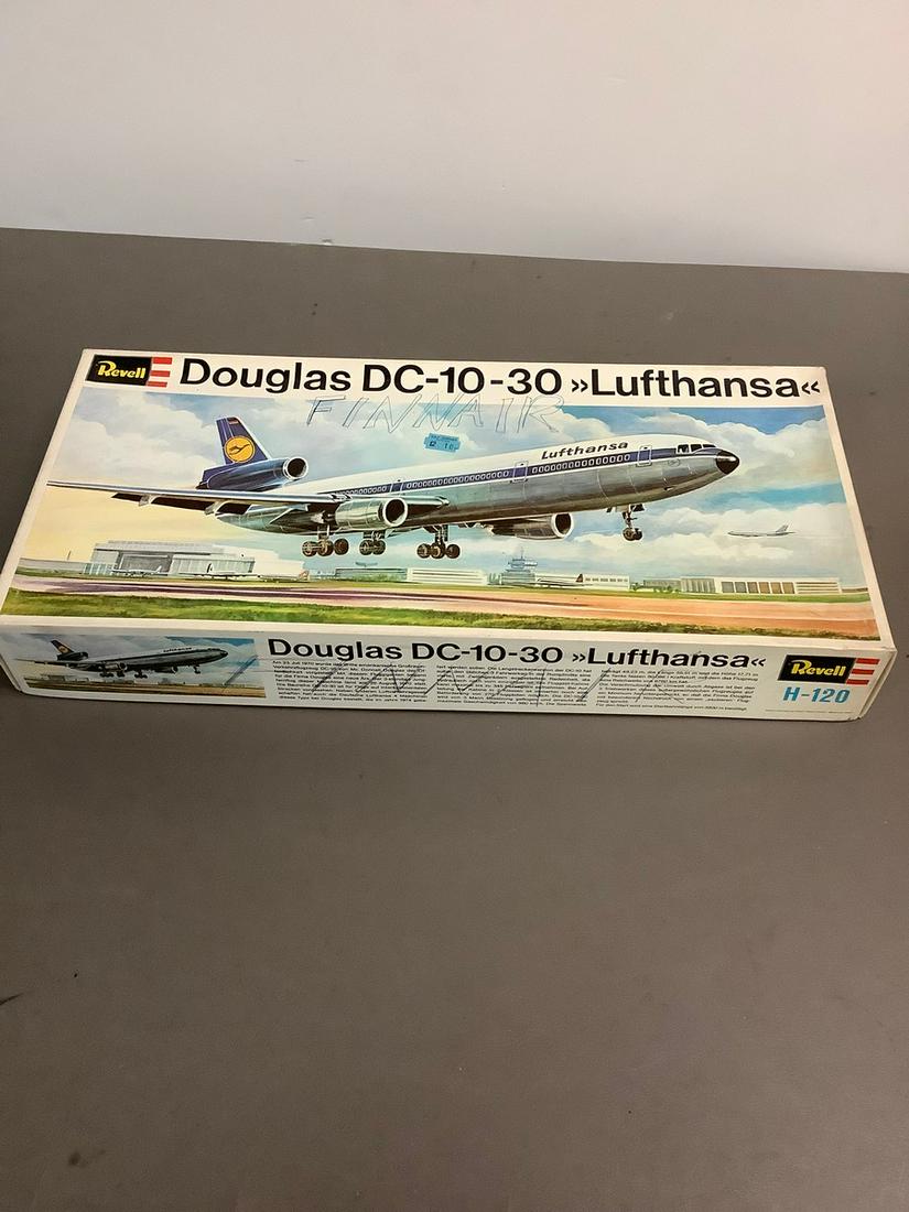 Vintage Revell Douglas DC-10-30 Lufthansa H-120 Model Kit: Vintage Revell Douglas DC-10-30 Lufthansa H-120 Model Kit