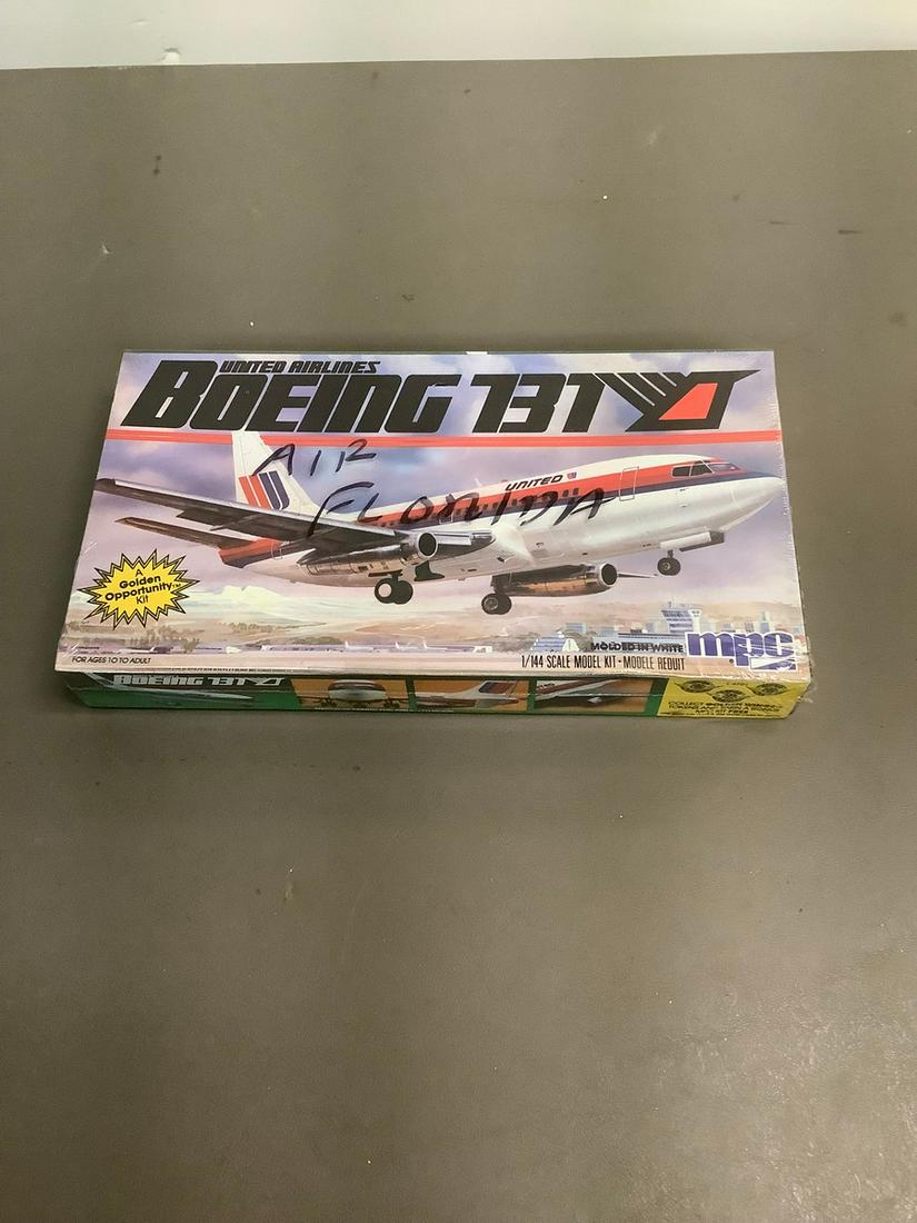 Sealed MPC United Airlines Boeing 737 1/144 Scale Model Kit (1 of 1)