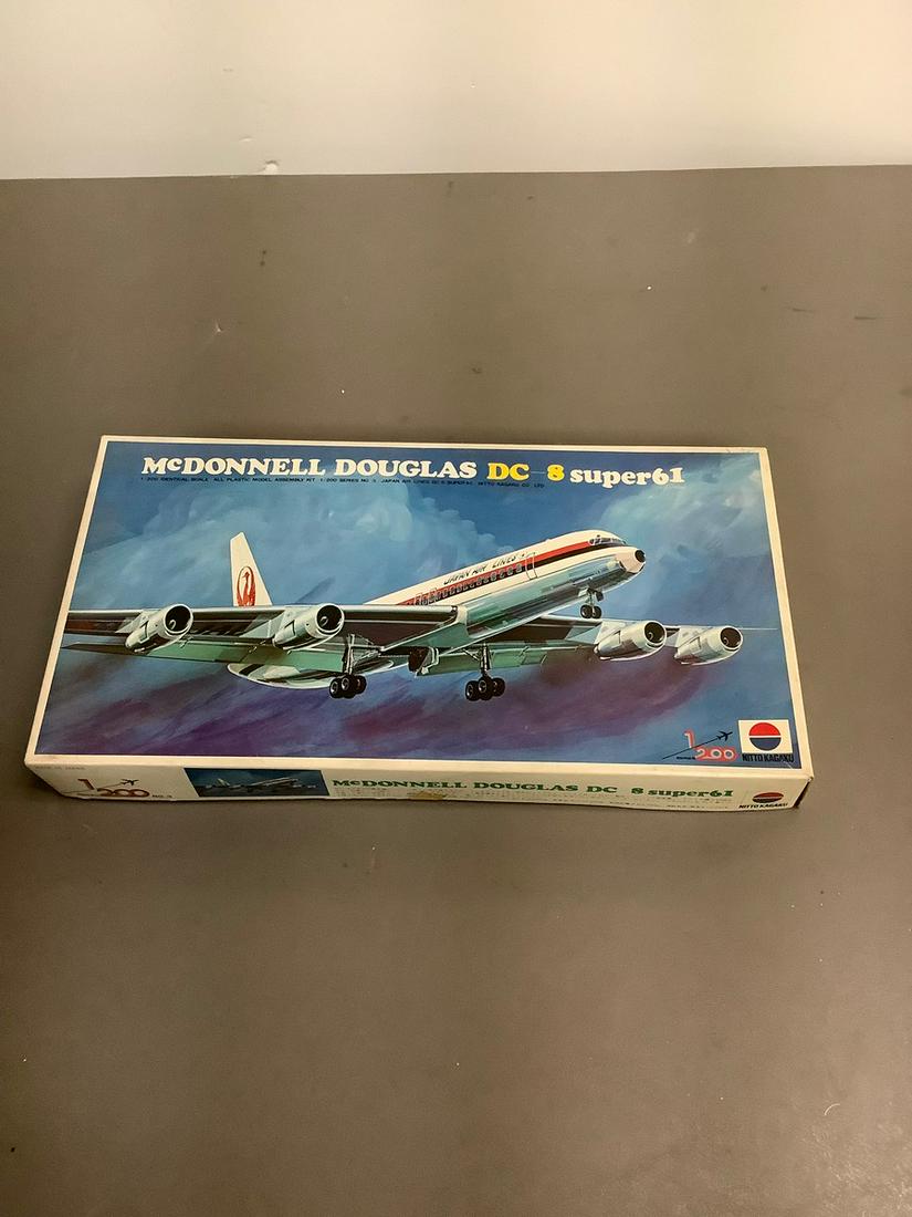 Vintage Nitto Kagaku McDonnell Douglas DC-8 Super61 1/200 Scale Model Kit (1 of 1)