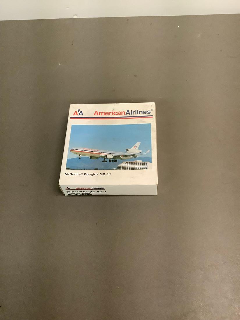 Herpa Wings American Airlines McDonnell Douglas MD-11 1:500 Scale Model Kit (1 of 1)