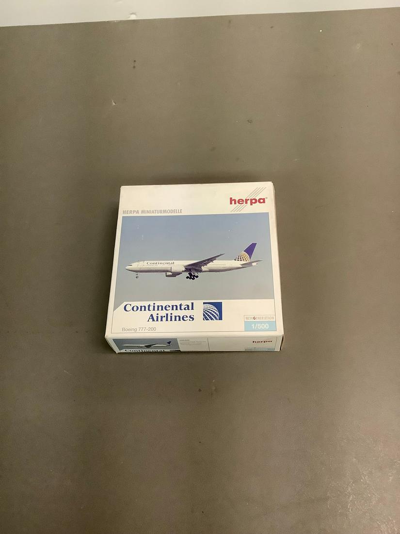 Herpa Wings Continental Airlines Boeing 777-200 1:500 Scale Model Kit (1 of 1)