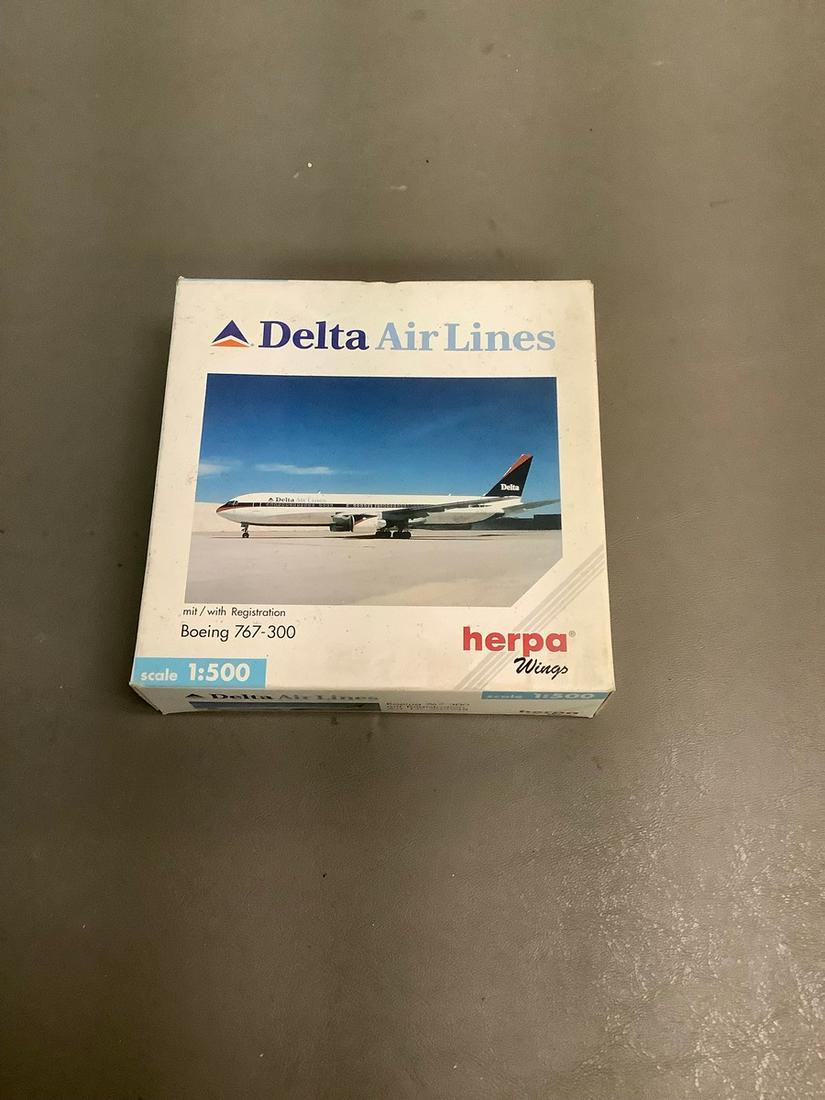 Herpa Wings Delta Airlines Boeing 767-300 1:500 Scale Model Kit (1 of 1)