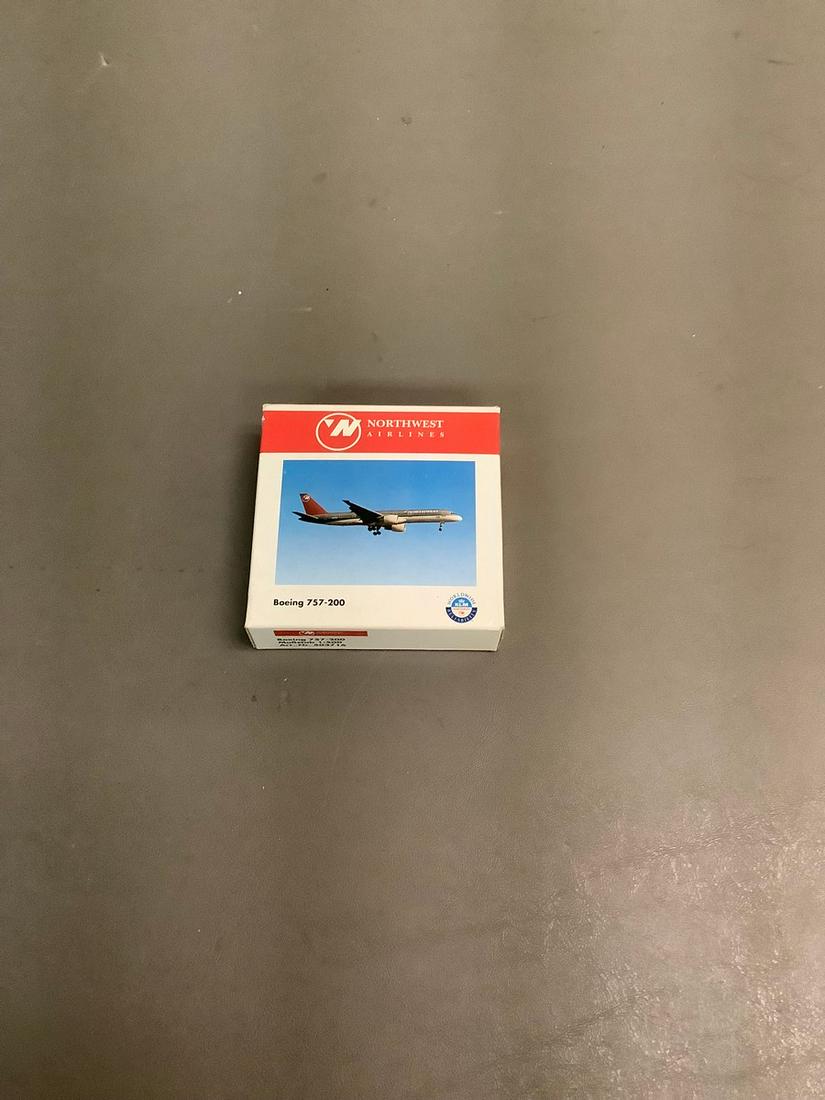 Herpa Wings Northwest Airlines Boeing 757-200 1:500 Scale Model Kit (1 of 1)
