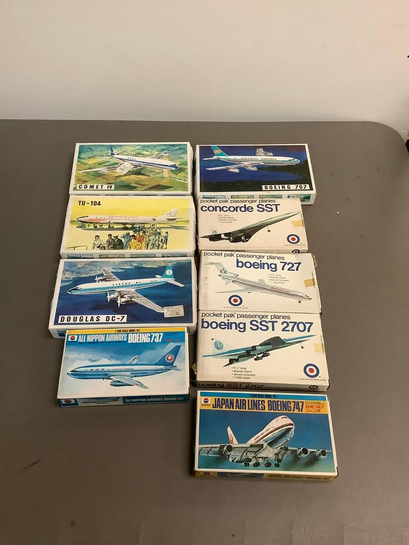 Lot of Vintage Model Kits: Lot of Vintage Model Kits
