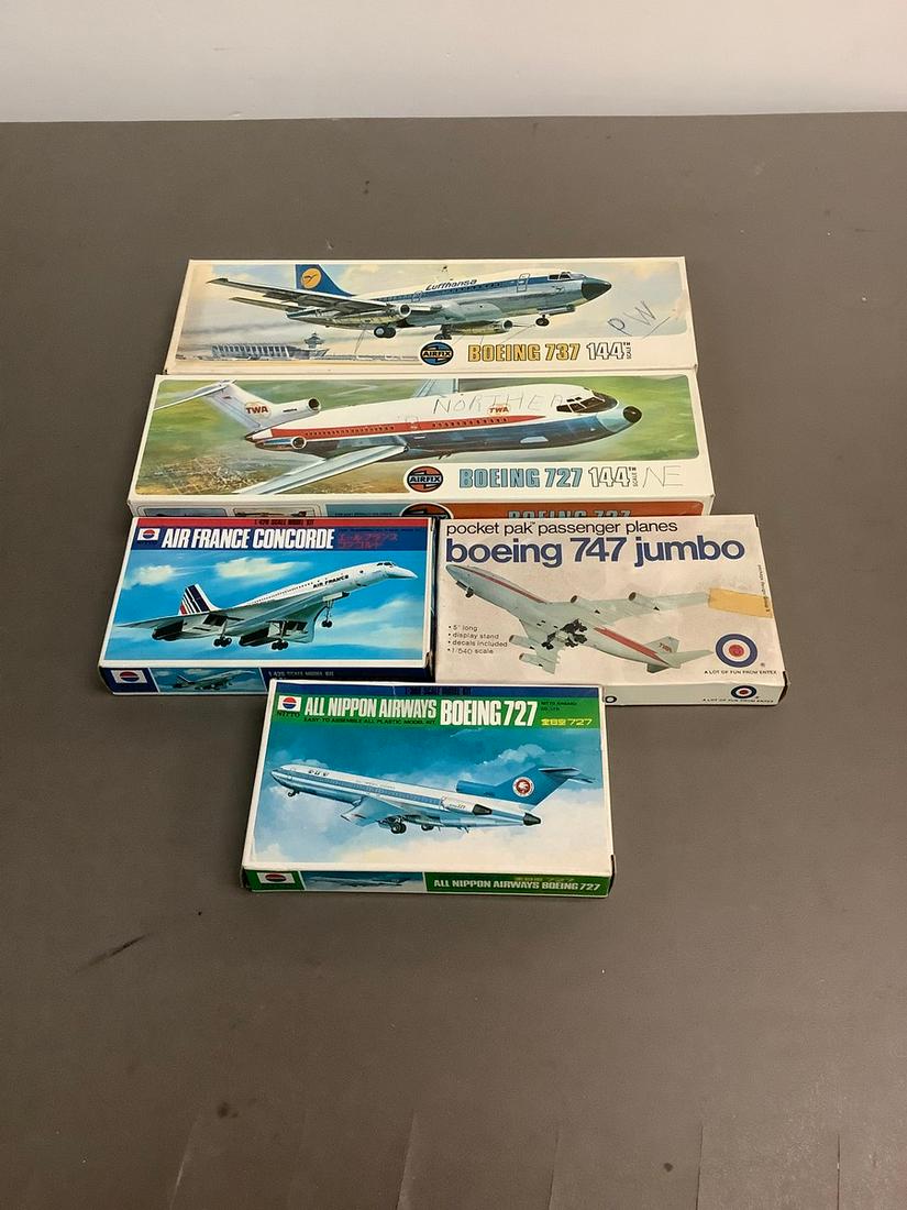 Lot of Vintage Model Kits: Lot of Vintage Model Kits