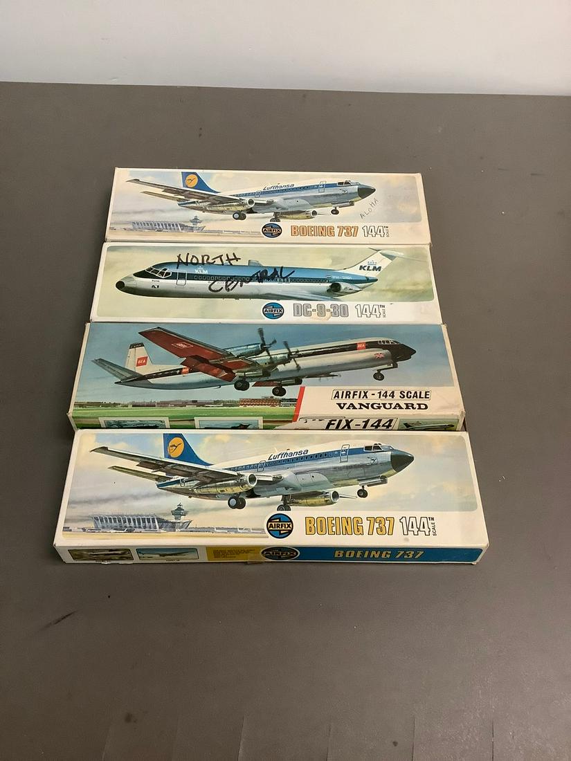 Lot of Vintage Model Kits: Lot of Vintage Model Kits
