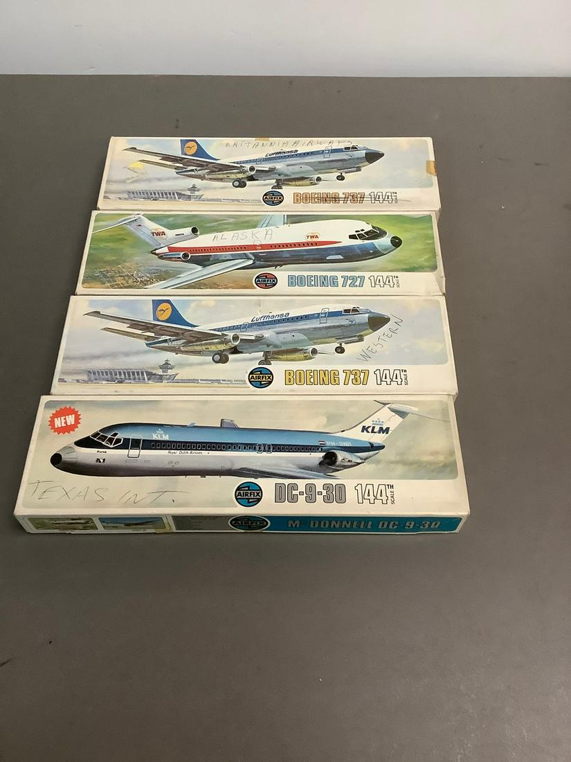 Lot of Vintage Model Kits: Lot of Vintage Model Kits