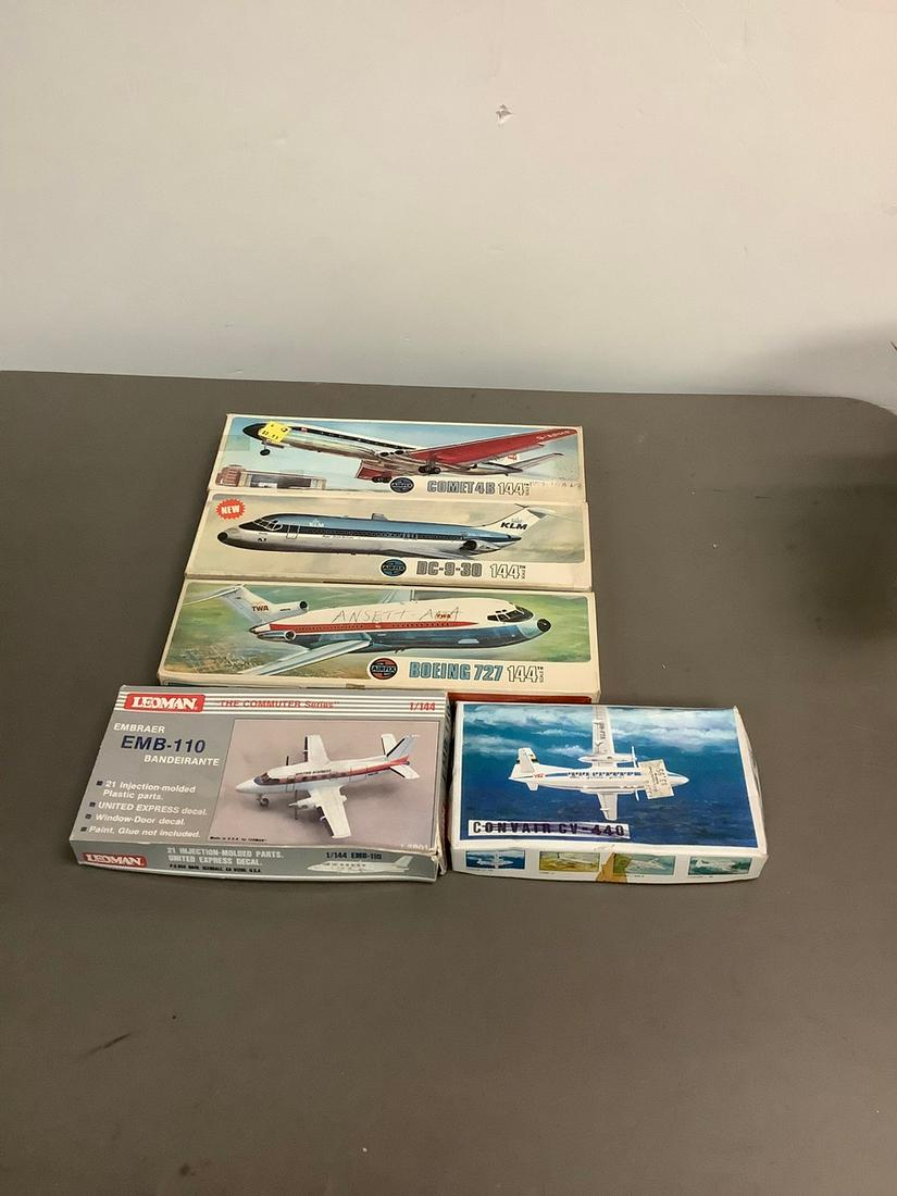 Lot of Vintage Model Kits: Lot of Vintage Model Kits