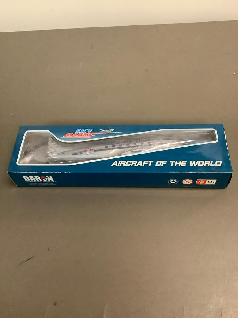 Daron Sky Marks Aircraft of the World NIB (1 of 1)