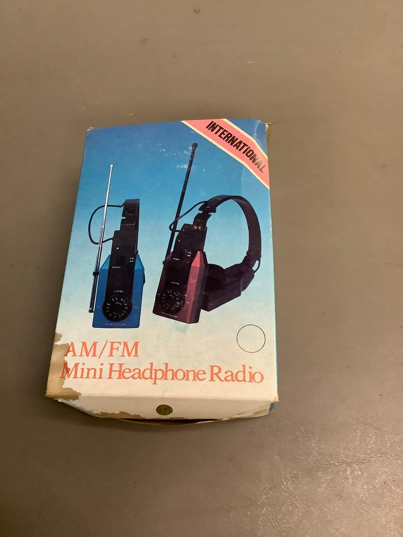 International Am/Fm Mini Headphone Radio Model HP-1000 (1 of 1)