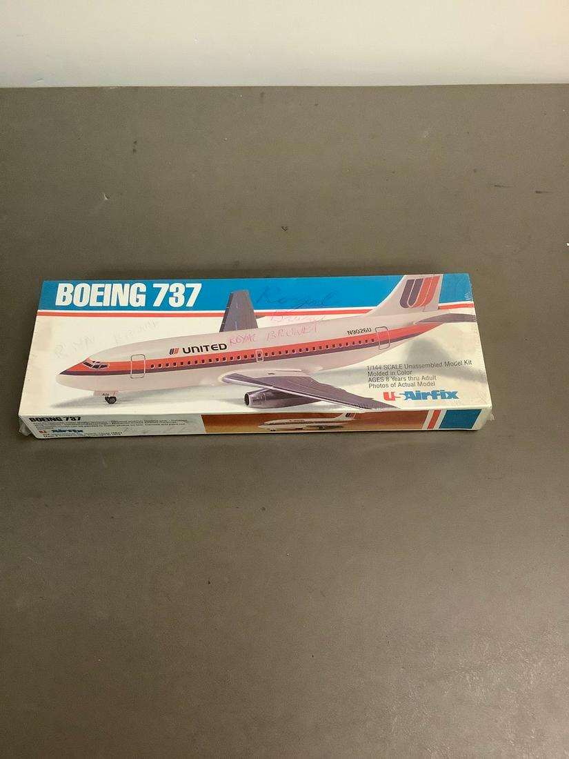 Sealed Vintage USAirFix Boeing 737 1/144 Scale Model Kit (1 of 1)