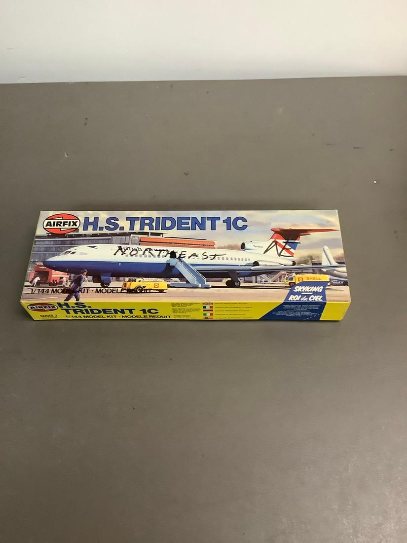 Vintage AirFix H.S. Trident 1C 1/144 Scale Model Kit (1 of 1)