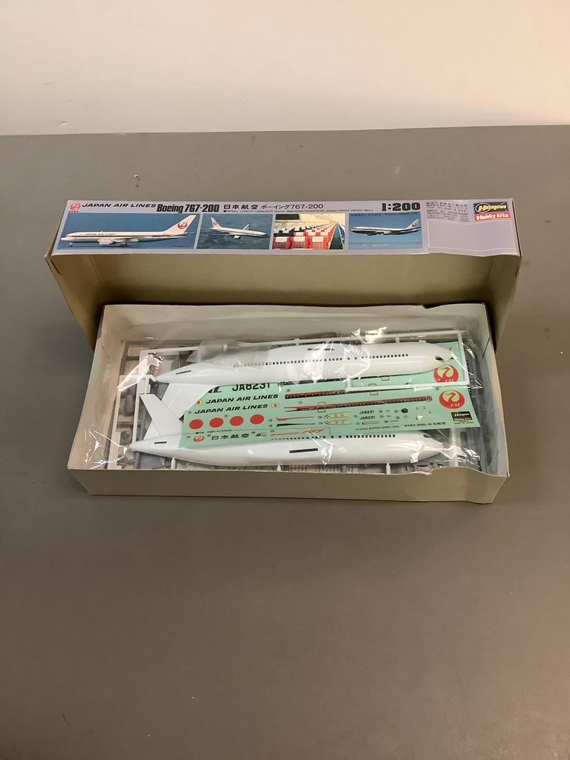 Vintage Hasegawa Japan Air Lines Boeing 767-200 1/200 scale Model Kit (1 of 1)
