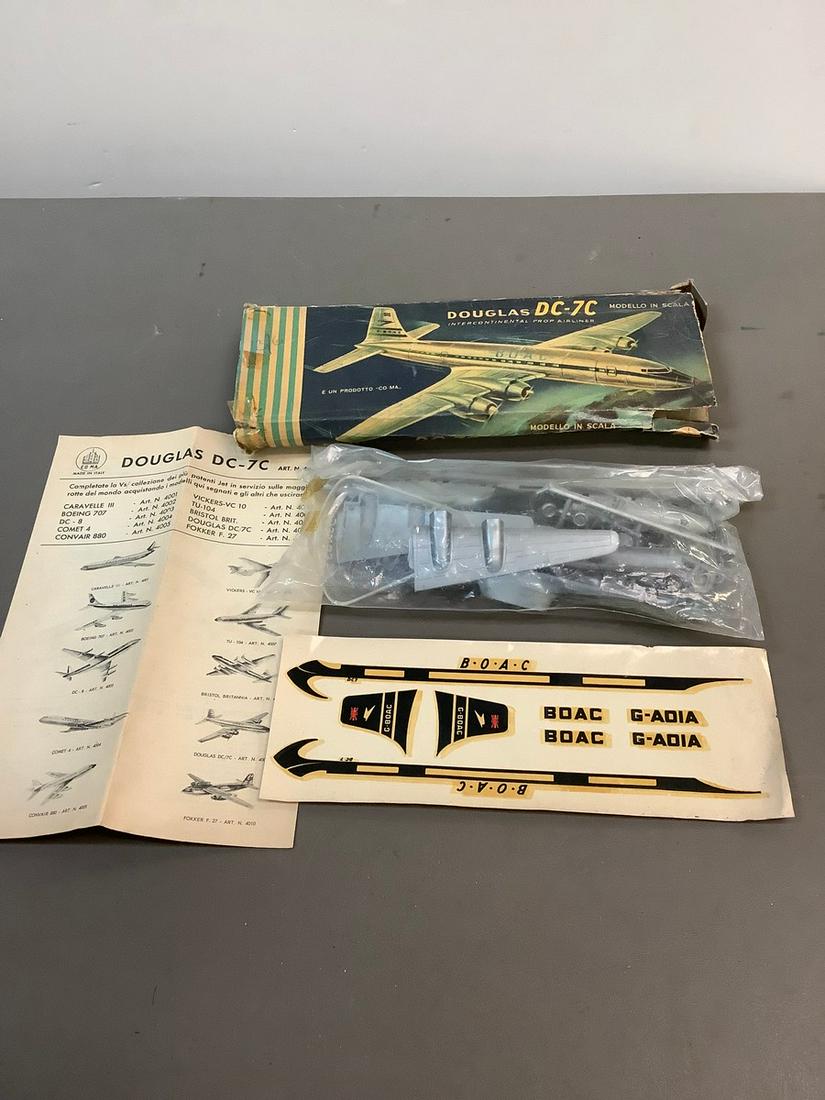 Vintage CO-MA Douglas DC-7C Intercontinental-Prop Airliner Model Kit (1 of 1)