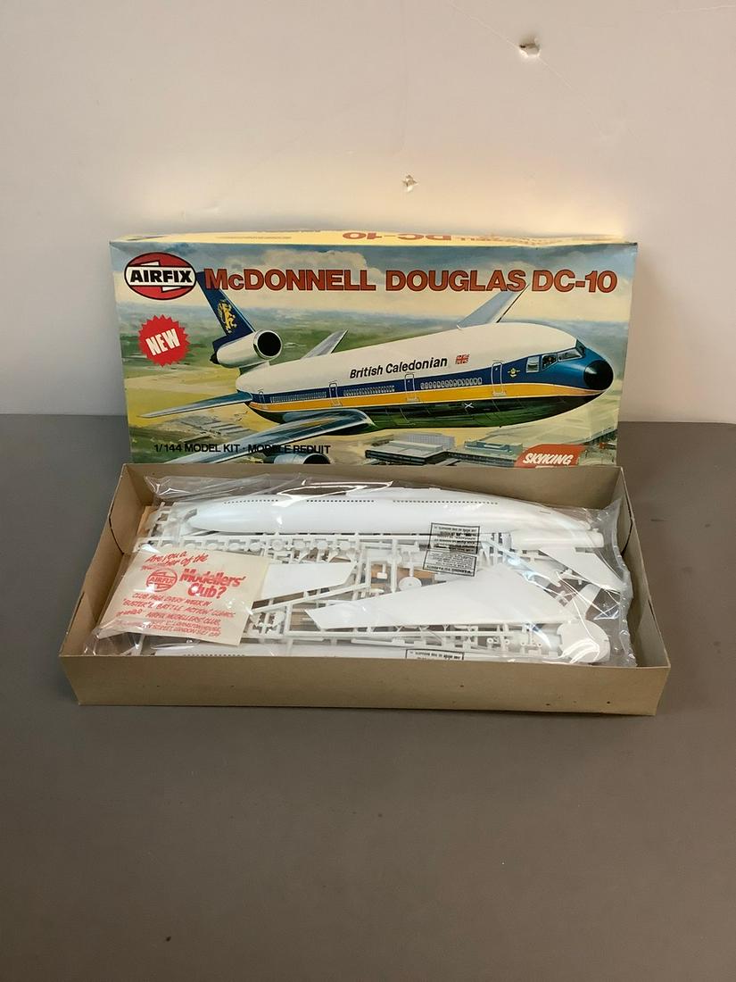 Vintage AirFix McDonnell Douglas DC-10 Series 6 1/144 Scale Model Kit (1 of 1)
